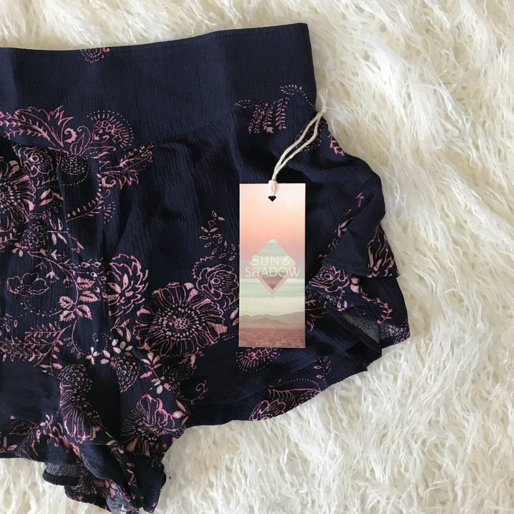🚨NWT Sun And Shadow Ruffle Shorts🚨